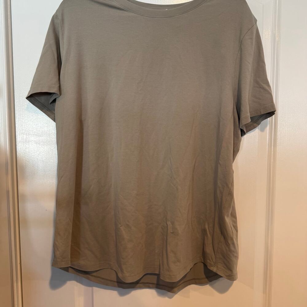 Lululemon T shirt